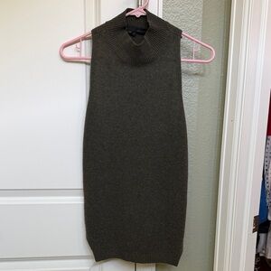360 Cashmere Sleeveless Turtleneck Sweater - Olive Green